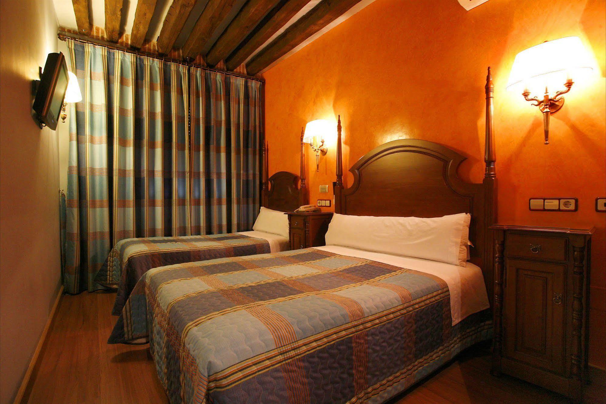 Hostal Victoria I Madrid Exterior foto