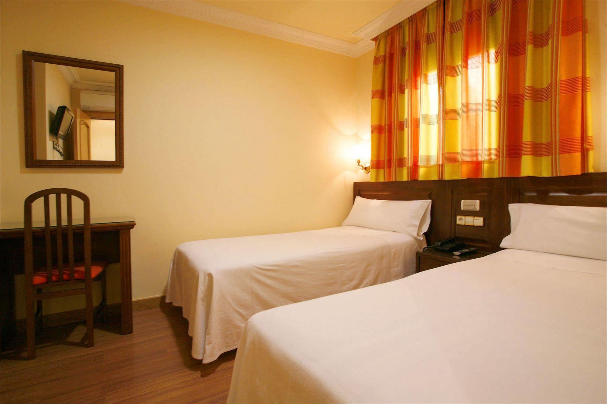 Hostal Victoria I Madrid Exterior foto